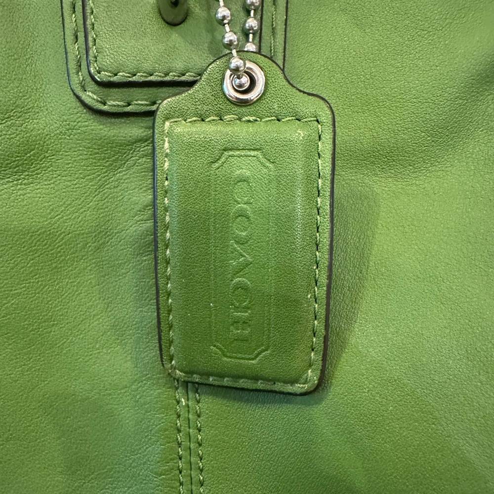 ☘️Coach Vibrant VINTAGE Gorgeous  Green LeatherTote Arm Candy - Picture 6 of 16